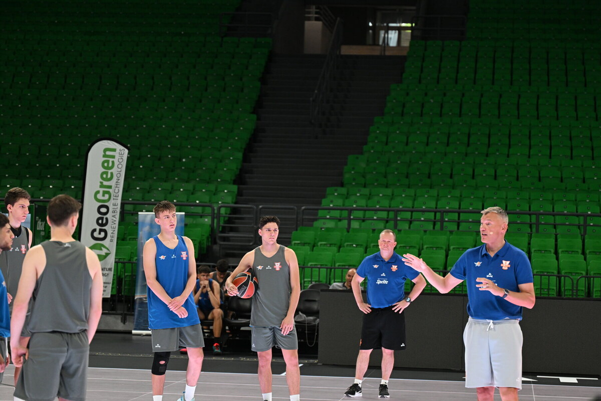 Šarūnas Jasikevičius leading an on-court masterclass at the 2026 EHCB Coaches Congress
